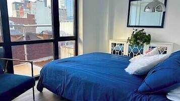 1 habitación, tabla de planchar con plancha, wifi y ropa de cama