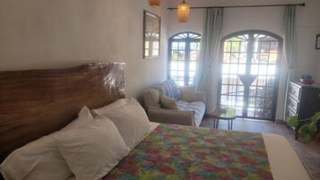Suite estudio junior, 1 habitación, para no fumadores, baño privado | Ropa de cama de alta calidad y camas con pillow-top