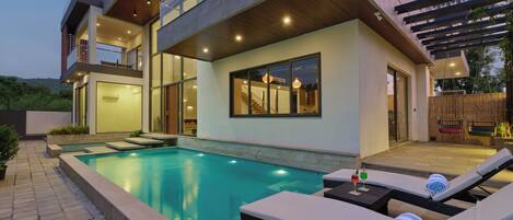 Kolam renang terbuka