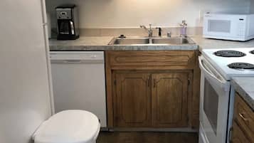Fridge, cookware/dishes/utensils
