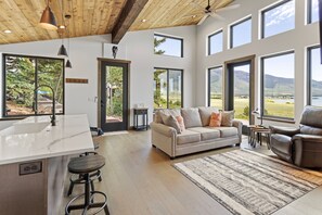Smart TV, fireplace - The Wolf Den - New Modern Lakefront  Views Cabin near West Yellowstone (Island Park)