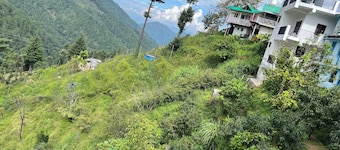 Delightful 4-bedroom house in Ramgarh with Orchard, green forest & Himalyan view
