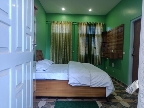 Delightful 4-bedroom house in Ramgarh with Orchard, green forest & Himalyan view