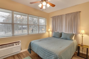 4 Schlafzimmer, Schreibtisch, Bügeleisen/Bügelbrett, Reisekinderbett