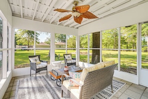 Terrace/patio - Private Boat Launch! Riverfront Jefferson Retreat (Jefferson)