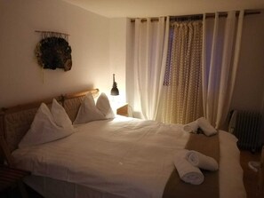 2 bedrooms, iron/ironing board, WiFi, bed sheets