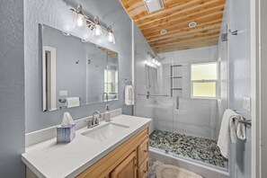 Shower, hair dryer, bidet, towels