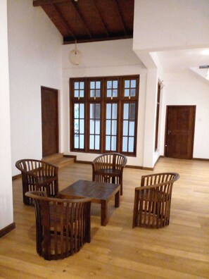 Interior - Unwind and relax, cozy house on acre by the rice fields, plenty of space to rest (Minuwangoda)