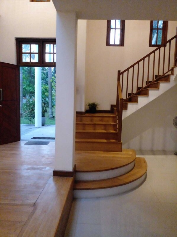 Interior - Unwind and relax, cozy house on acre by the rice fields, plenty of space to rest (Minuwangoda)