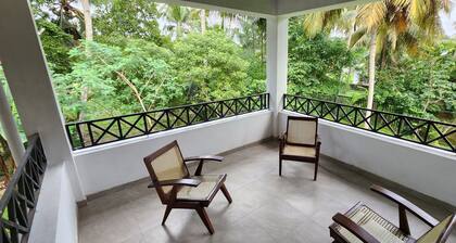 Unwind and relax, cozy house on acre by the rice fields, plenty of space to rest