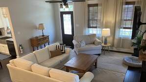Smart TV, fireplace, computer monitors - Pool, Pet Friendly, Close to Beach (Cape May)