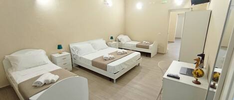 2 habitaciones, escritorio, tabla de planchar con plancha y wifi gratis