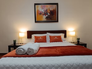 3 soverom, strykejern/-brett, wi-fi og sengetøy