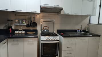 Mikrobølgeovn, ovn, elkedel, brødrister