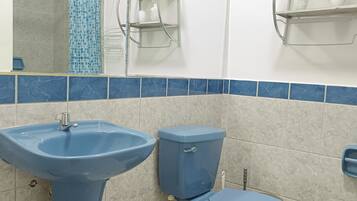 Bruser, hårtørrer, håndklæder, Sæbe