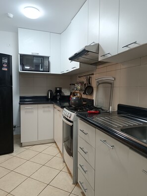 Mikrobølgeovn, ovn, vannkoker og brødrister