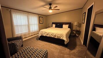 4 soverom, safe på rommet, strykejern/-brett og reiseseng for barn