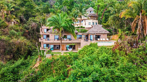 San Xoaquin Casa Ventana al Mar, Luxurious Jungle Retreat with Ocean Views