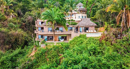 San Xoaquin Casa Ventana al Mar, Luxurious Jungle Retreat with Ocean Views