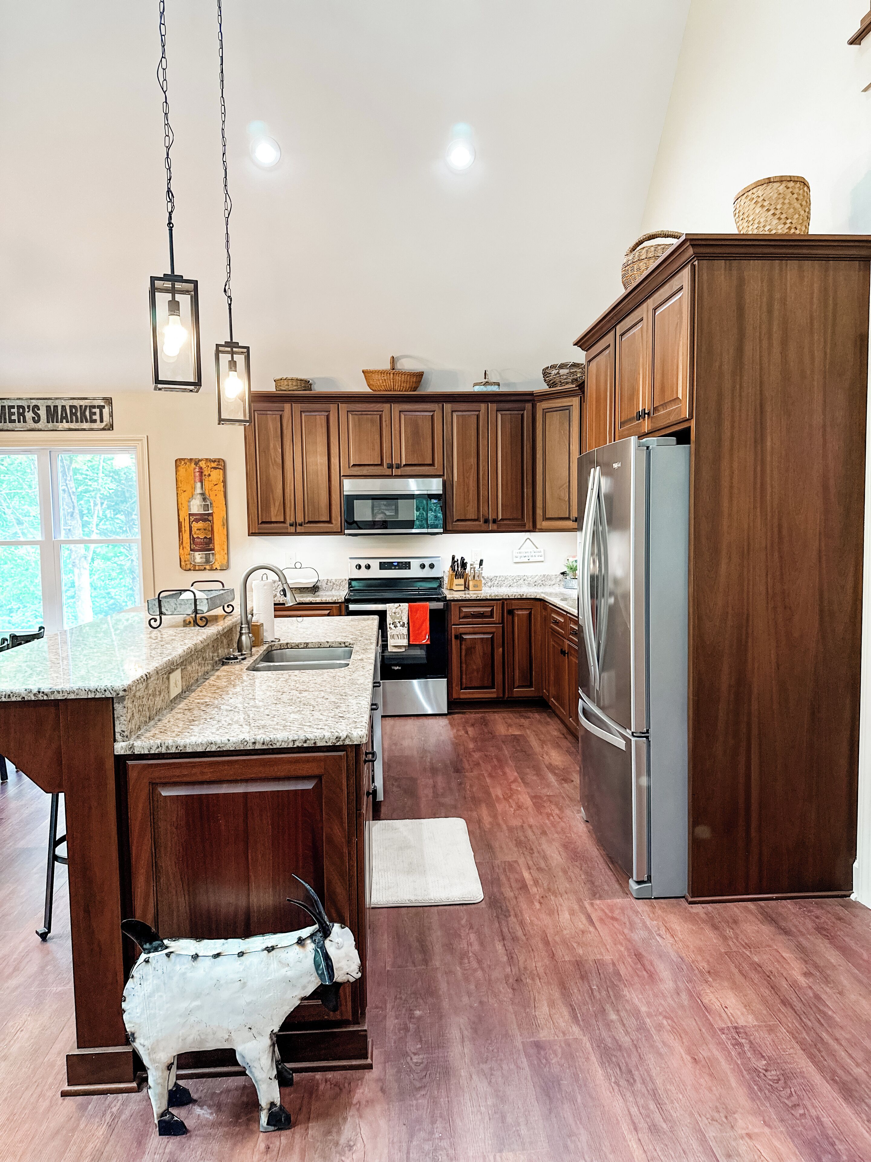 Kylskåp, mikrovågsugn, ugn och spishäll