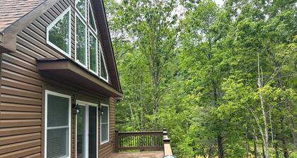 Laurel Mountain Getaway 🌄 Trout Fish on Crooked Creek🎣