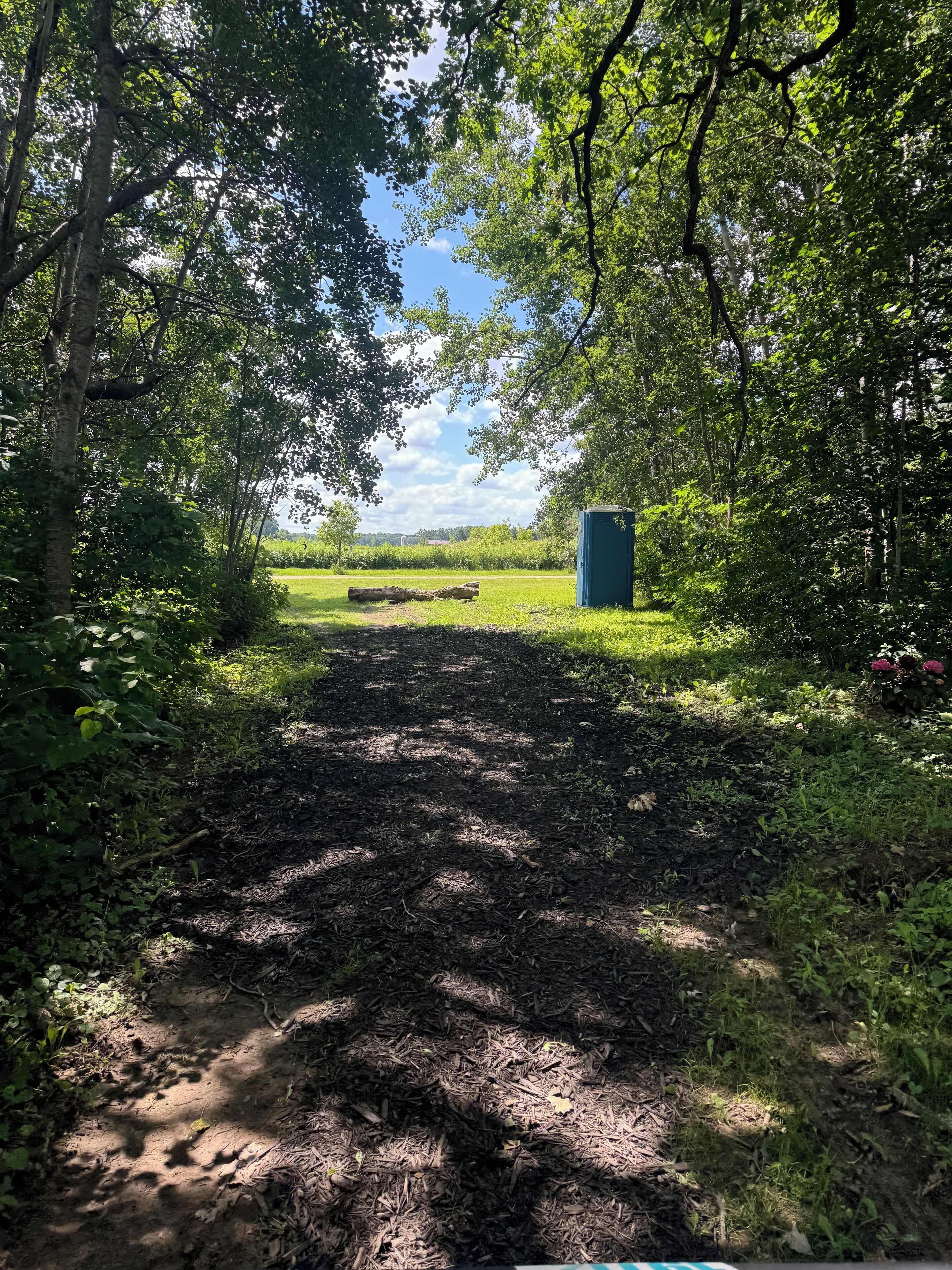 提供毛巾、番梘、洗頭水、廁紙