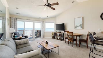 TV connectée, lecteur de DVD, livres, chaßne hi-fi