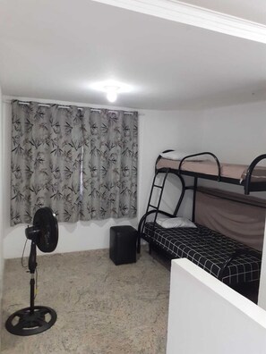 3 室のベッドルーム、WiFi (無料)