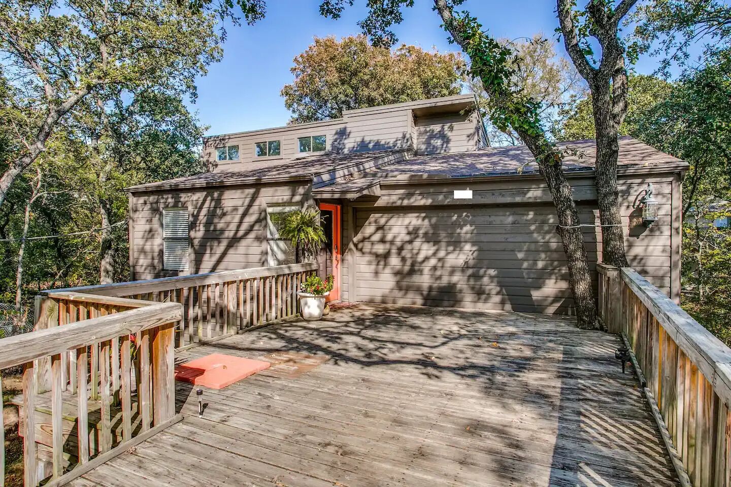 Serene Home - Feels like a nice big tree house.