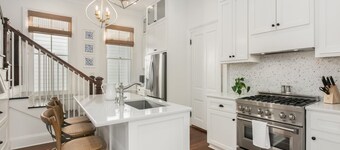 Katie's Cottage | 3/3 Historic Home, Washer/Dryer, Full Kitchen