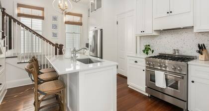 Katie's Cottage | 3/3 Historic Home, Washer/Dryer, Full Kitchen