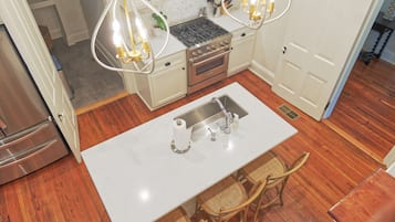 Fridge, microwave, dishwasher, coffee/tea maker