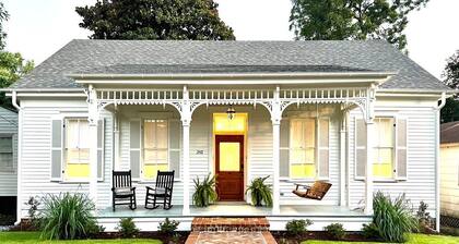 Katie's Cottage | 3/3 Historic Home, Washer/Dryer, Full Kitchen