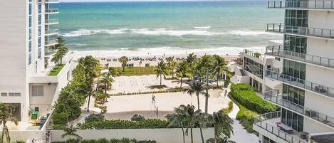 Piscina a l'aire lliure i piscina climatitzada