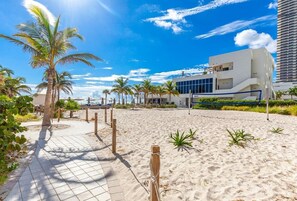 On the beach, sun loungers, beach towels - Resort-Styled Condo Pool & Gym, Hollywood Beach (Hollywood)