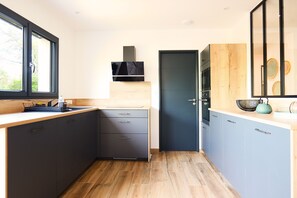 Refrigerador, microondas, horno, lavavajillas