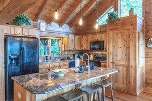 ثلاجة، ميكروويف، فرن، موقد طهي مسطح