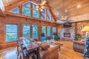 تلفزيون ذكي، مدفأة، ألعاب فيديو، كُتُب