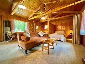 8 bedrooms, free WiFi, bed sheets