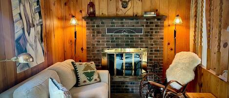 Televisie en een open haard