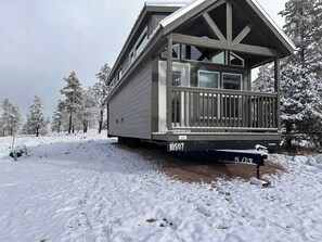 Exterior - 7A Cozy chalet with  bedroom and Wi-Fi, AC ,Mountain view  in Beautiful Williams (Williams)