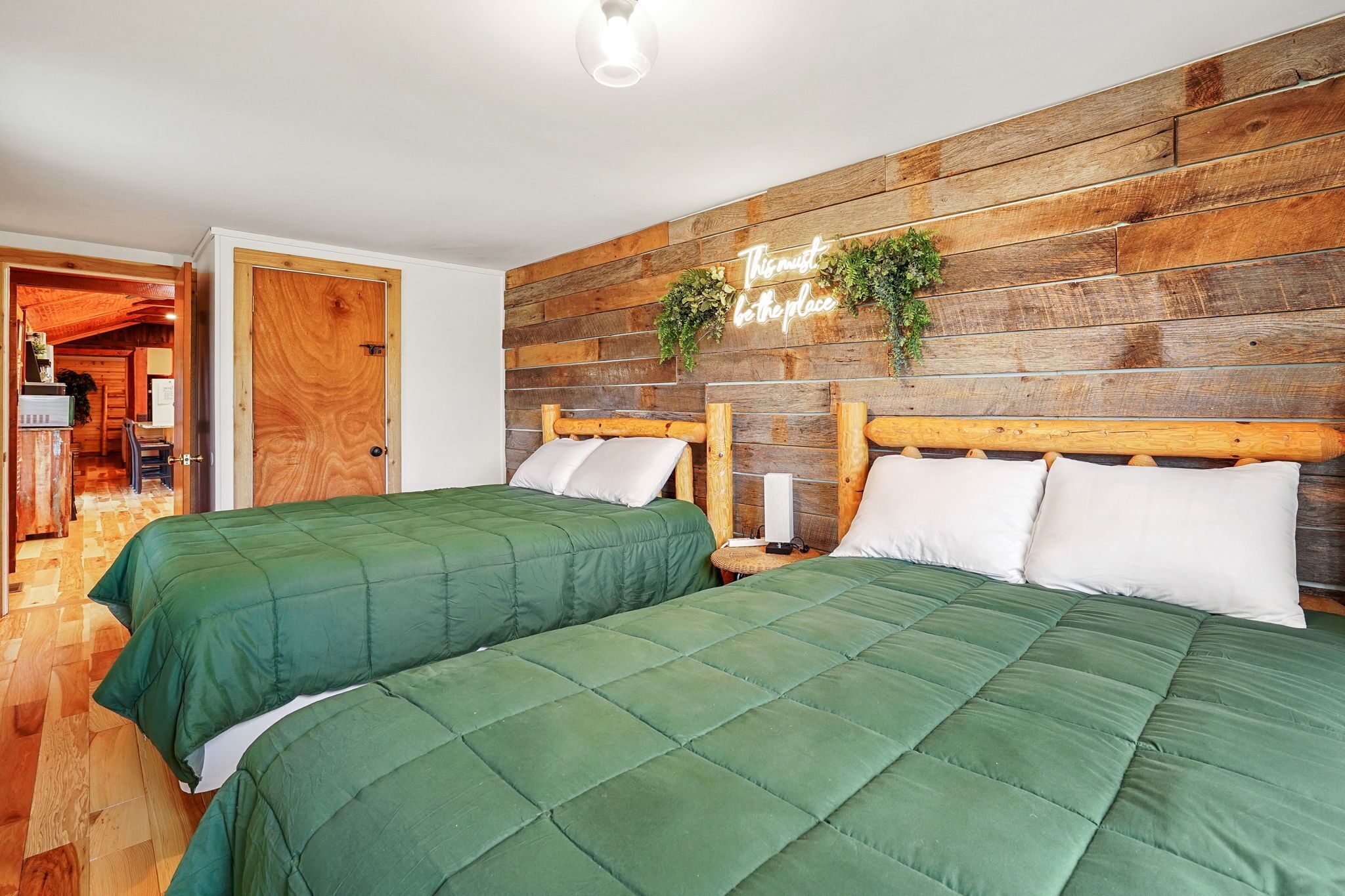 2 多间卧室、免费 WiFi、床单、轮椅无障碍