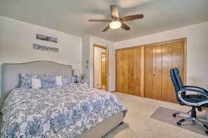 3 bedrooms, desk, iron/ironing board, free WiFi - Lovely 3 Bedroom Ranch Style Home in the Heart of Longmont (Longmont)
