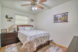 3 bedrooms, desk, iron/ironing board, free WiFi