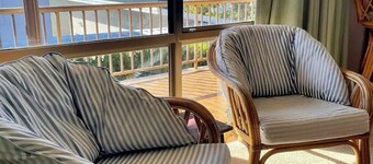 Family and pet friendly home close to beach, lake, shops and town centre.