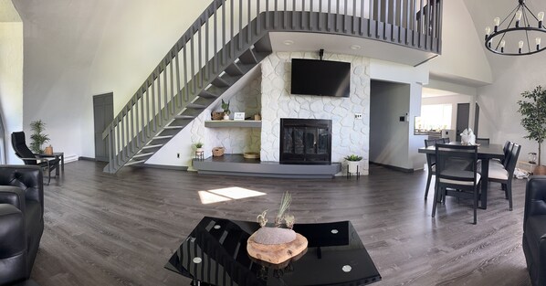 Interior - Charming dome house - 4-bedroom house with WiFi and AC in enjoyable Plymouth (Plymouth)