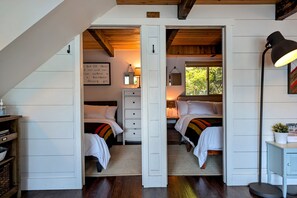 2 bedrooms, internet, bed sheets