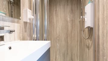 Design Apartment, Private Bathroom (Sleeps 2-6 - Mezzanine) | Bathroom | Shower, towels, soap