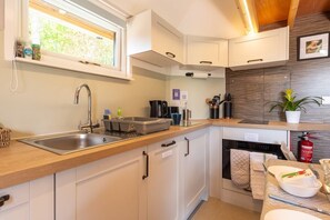 디자인 아파트, 전용 욕실 (Sleeps 2-6 - Mezzanine) | 전용 주방 | 대용량 냉장고, 전자레인지, 오븐, 쿡탑