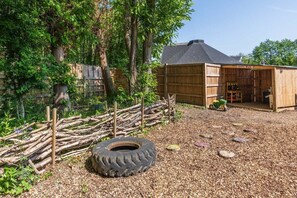 Exclusive-Haus, eigenes Bad, Blick auf den Innenhof (Sleeps 2-6 - firepit BBQ) | Garten